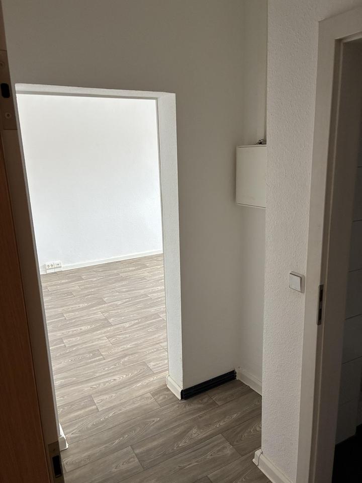 Renovierte und helle 1-Zimmer-Wohnung mit Duschbad – Bild 5