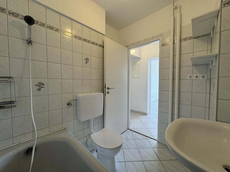 Charmante, großzügige 2-Zimmer-Wohnung mit Balkon in bester Lage auf der Berger Straße. – Bild 7