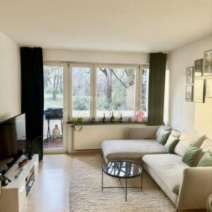 Großzügige 2-Zimmer Wohnung mit Küche und Balkon ins Grüne