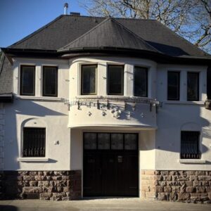 ***** CHARMANT & SICHER *****