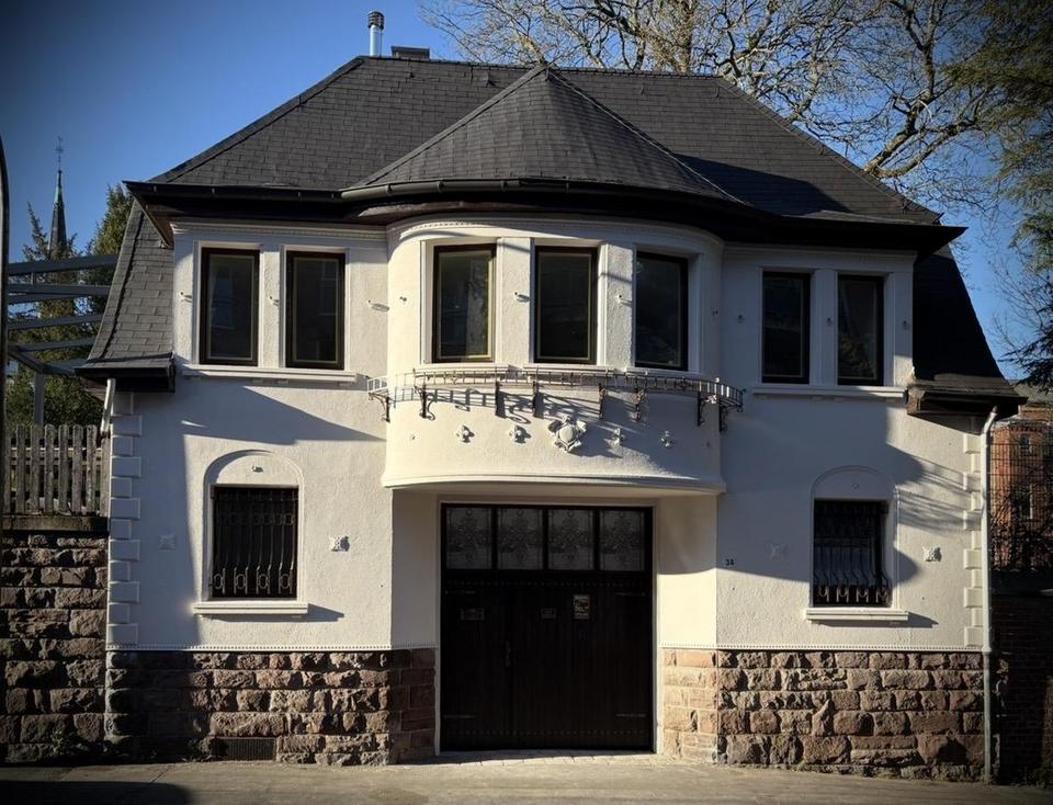 ***** CHARMANT & SICHER *****