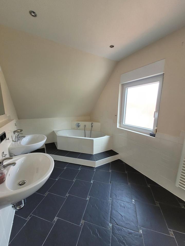 Großzügiges Energiesparsames Zweifamilienhaus – Bild 15