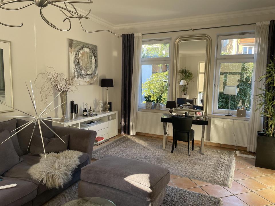 Charmantes Einfamilienhaus geh. Ausstattung mit Bachlauf – Bild 12