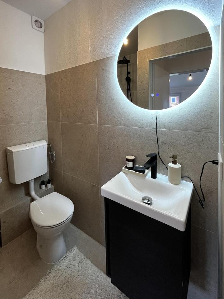 Modern wohnen in Top-Lage: Hochwertig renovierte 2,5-Zimmer-Wohnung – Bild 8