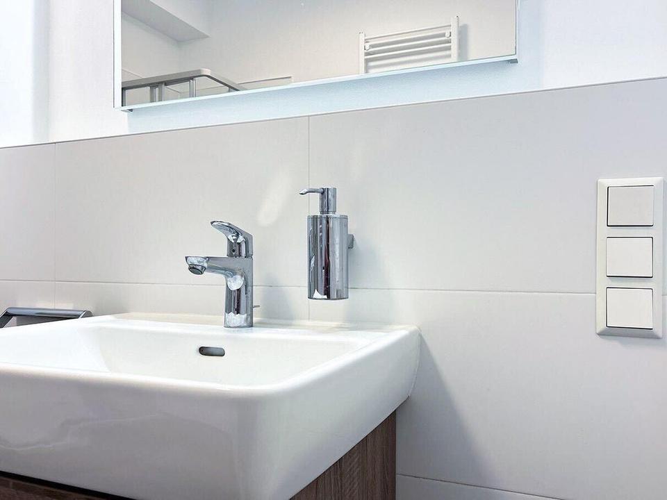 Top-floor 2-Zimmer Wohnung im 5. OG mit West-Balkon - provisionsfrei und unvermietet – Bild 22