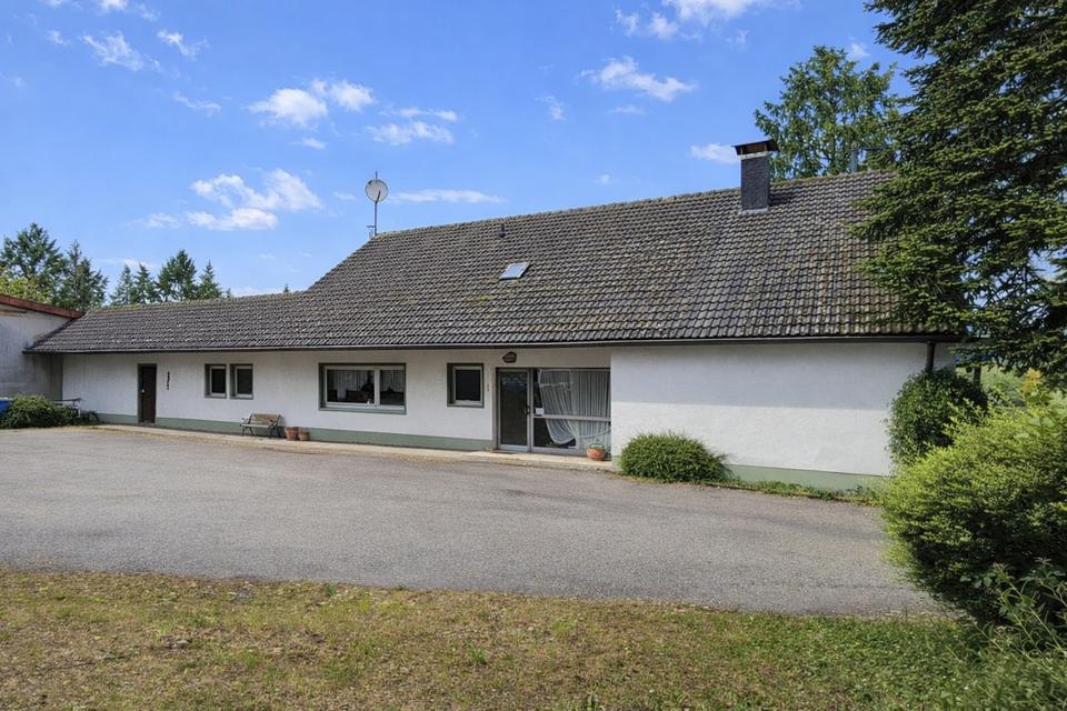 Großzügiges Bauernhaus in einzigartiger Alleinlage – Bild 4