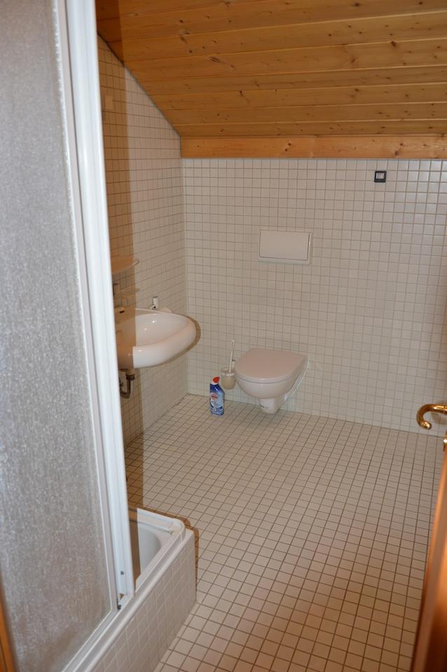 Solides Einfamilienhaus mit großem Grundstück für Gestalter und Familien – Bild 27