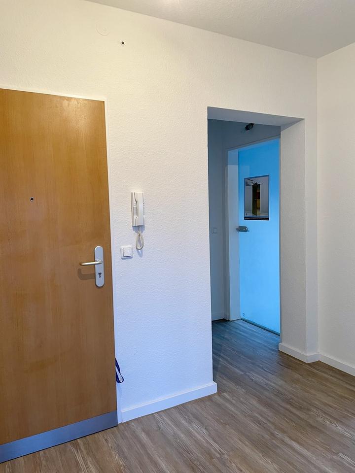 Lichtdurchflutete Wohnung, renoviert, Südbalkon, zentral – Bild 13