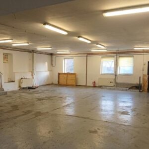 Vermiete Werkshalle/Lager/Büro mit Potential