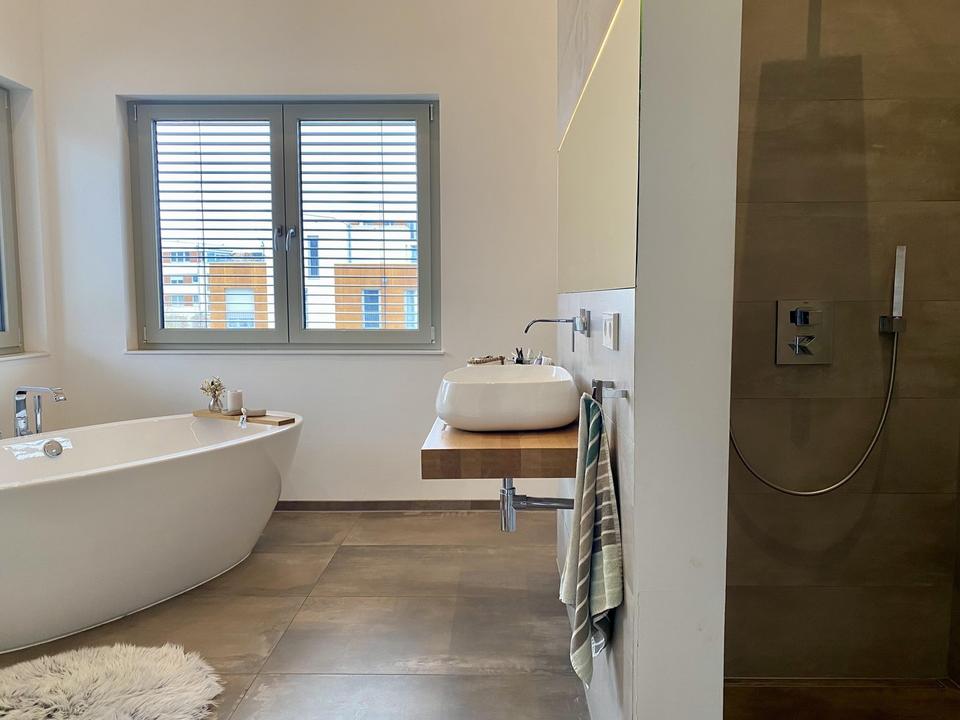 Moderne Stadtvilla mit Pool in Waldrandlage – Bild 28