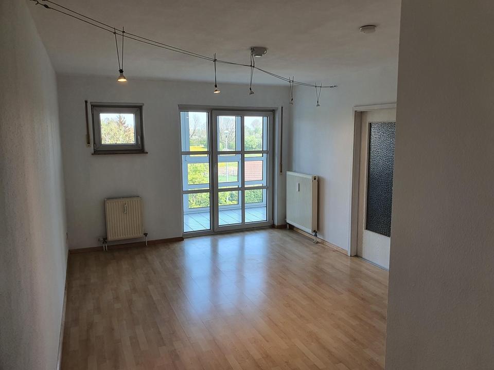 Große 1-Zimmer Wohnung mit separater Küche, großem Balkon und Lift – Bild 3