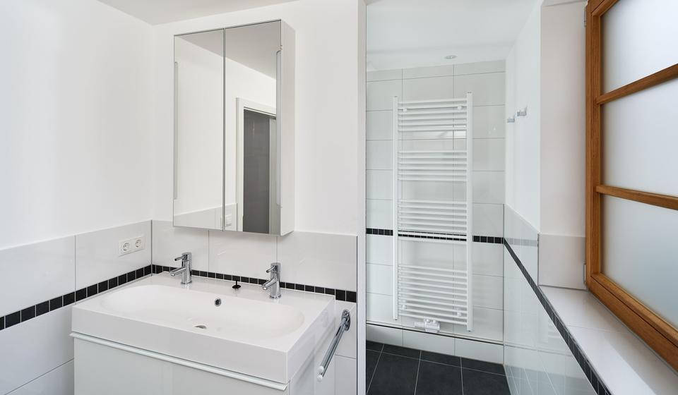 Kernsaniertes Dreifamilienhaus mit Einliegerwohnung in Stuttgart – Bild 8