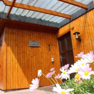 Hochwertiges Charlet-Holzhaus in grüner Idylle