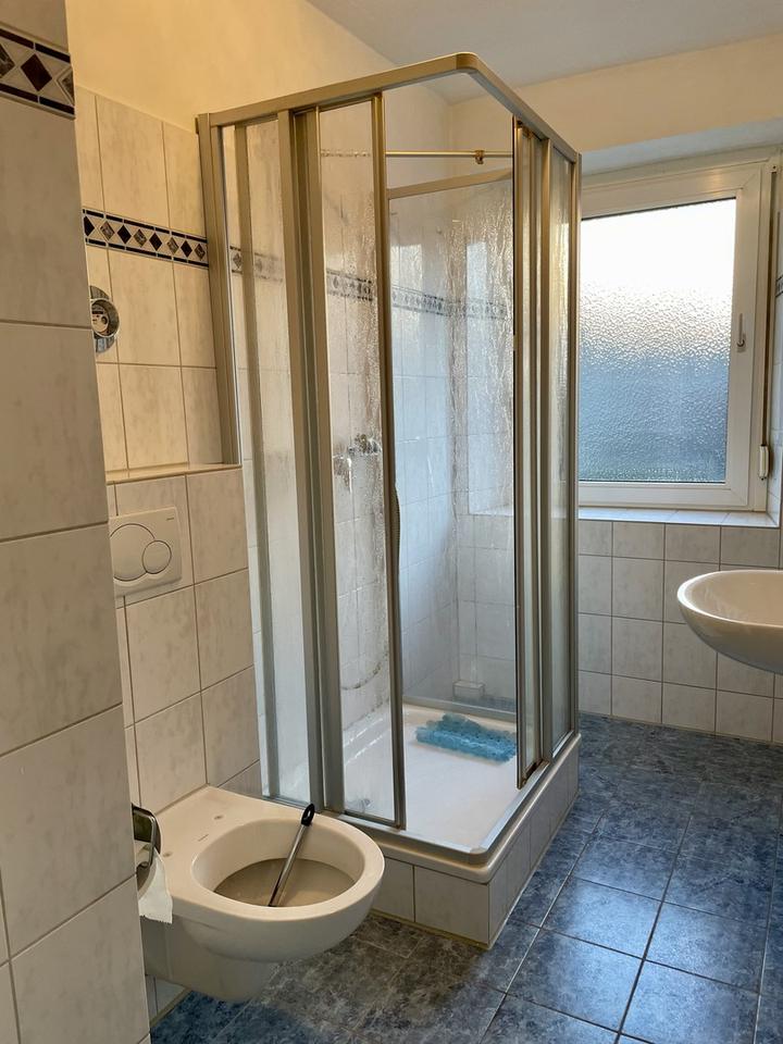 Lichtdurchflutete Wohnung, renoviert, Südbalkon, zentral – Bild 11