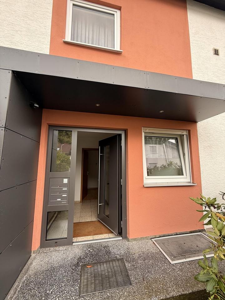 Gepflegtes Dreifamilienhaus mit Weitblick und attraktiven Extras – Bild 2