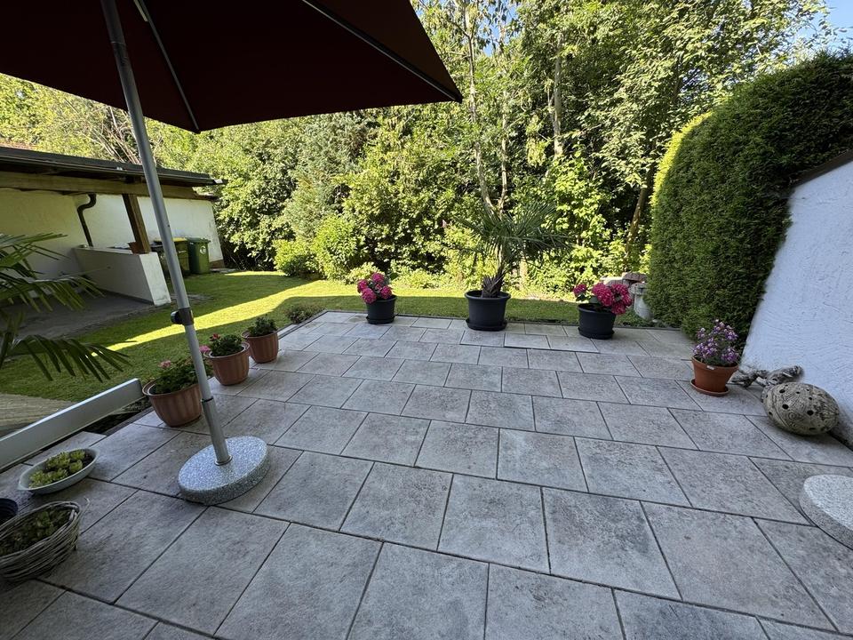 Platz für die ganze Familie! Traumhafte Doppelhaushälfte mit Blick ins Grüne – Bild 3