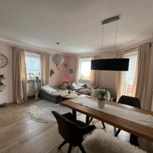 WG geeignete sehr helle 3,5-Zimmer-Wohnung mit Balkon