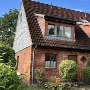 Bullerbü-Flair und Ostsee-Nähe zwischen HH und HL: Reihenendhaus – frisch modernisiert
