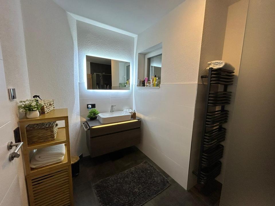 Offene und großzügige 3,5-Zimmer-Wohnung mit Garten & Kamin – Bild 14