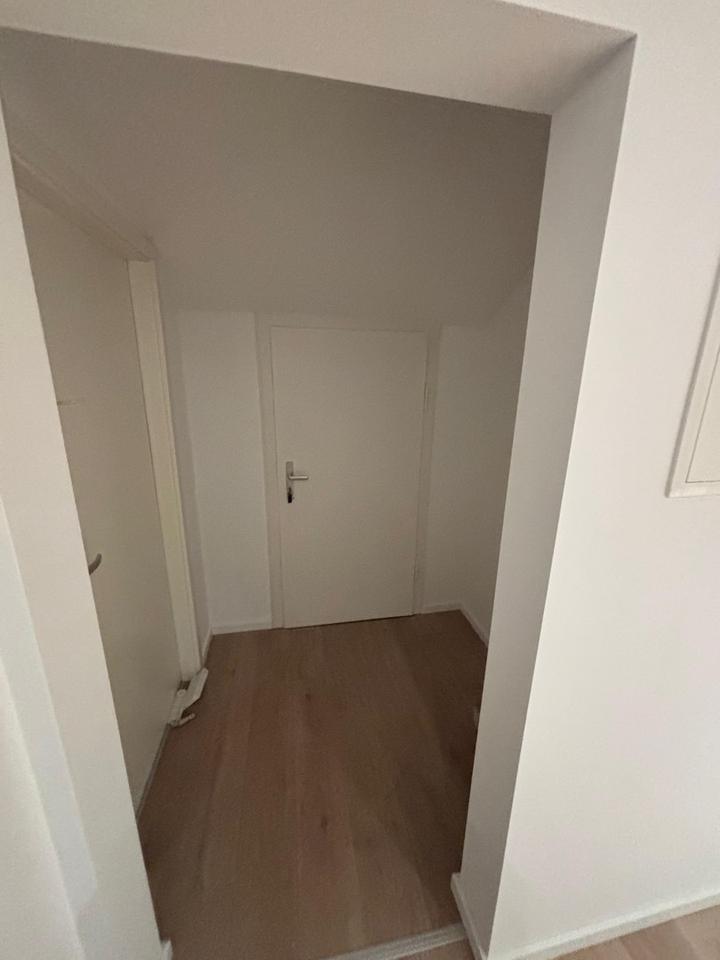 Zwei-Zimmer-Wohnung, EBK, Klima, Abstellraum – Bild 2