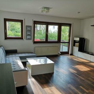 Provisionsfrei! Attraktive und renovierte 2,5-Zimmer-Wohnung vollständig möbliert mit Balkon und EBK