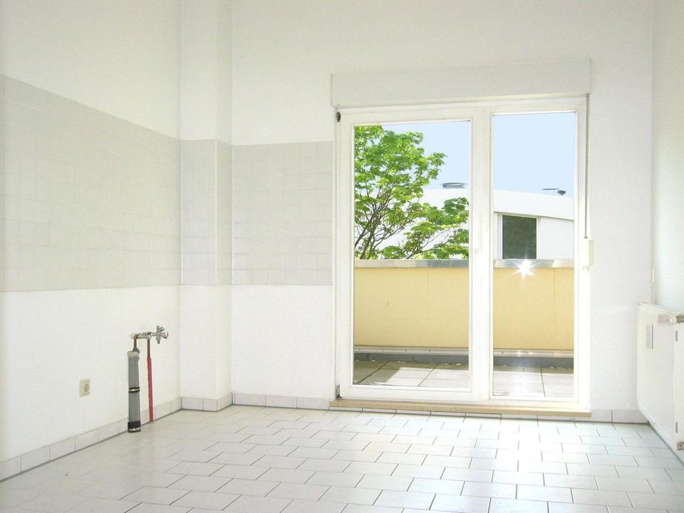 3 Zi Penthouse in bester Lage, sonnig, ruhig, 30qm umlaufende Dachterrasse, 2 Parkplätze – Bild 5