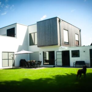 Modernes Architektenhaus im Bauhausstil mit Galerie, Doppelgarage, Balkon