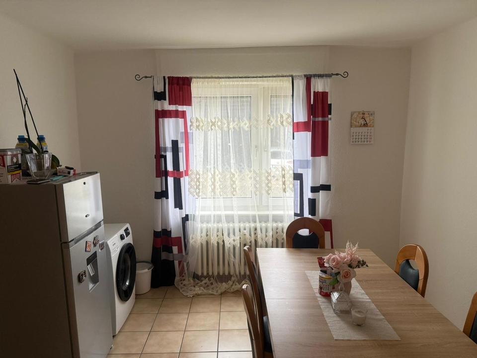 2 Zimmer , Küche ( Einbauküche VB 100 €) Essdiele, Dusche, Gäste-WC – Bild 5