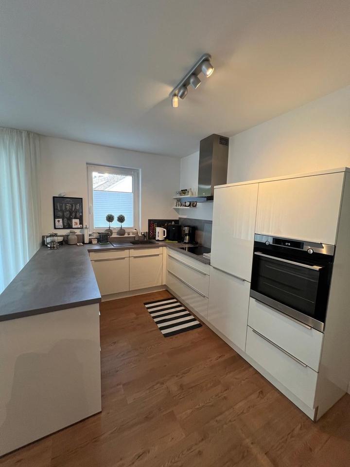 Moderne 3-Zimmer-Neubauwohnung mit Garten im Erdgeschoss – Bild 2