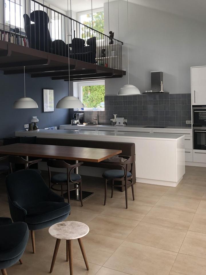 gepflegte Villa mit eig. Seezugang, Steg, Gästehaus, Sauna, Designmobiliar nahe Berlin – Bild 4