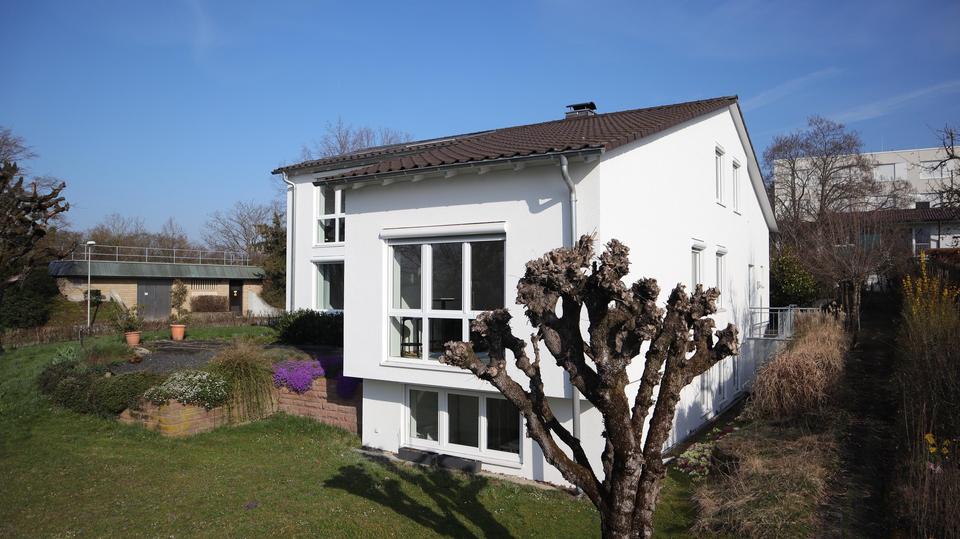 Großzügiges, modernisiertes Haus in sonniger Südlage – Bild 2