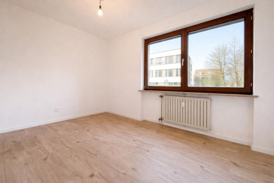 Zentrumsnahe renovierte 4-Zimmer Wohnung mit Balkon – Bild 9