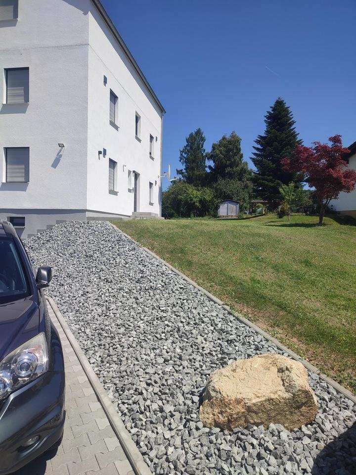 neuwertige Dachgeschosswohnung mit Blick auf die Donau – Bild 3