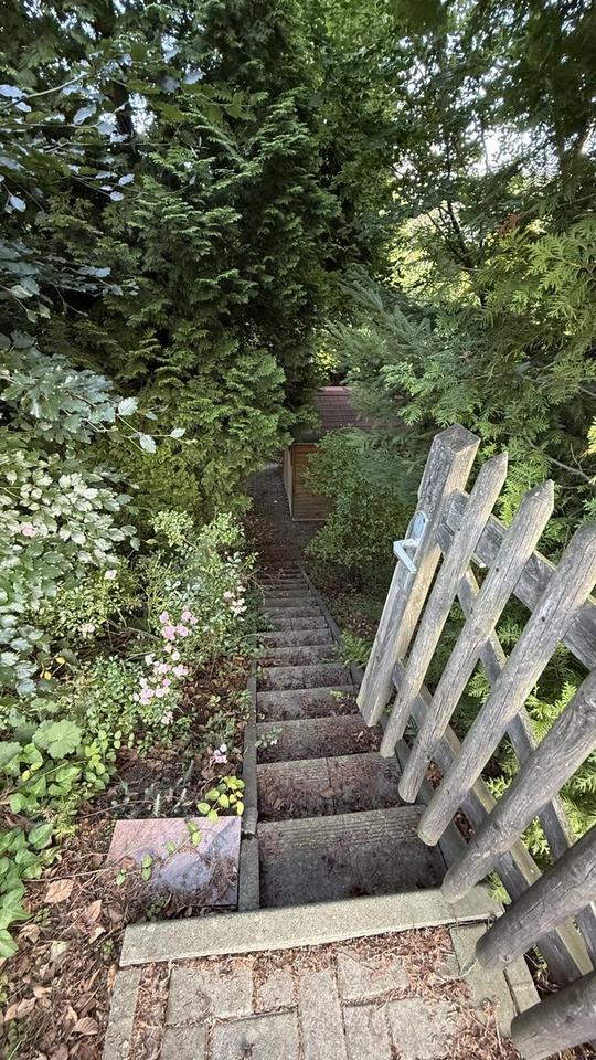 Charmantes Reihenhaus mit Garten in 08280 Aue + Garagen – Bild 14