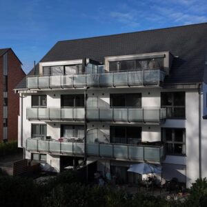 Schöne 3 Zimmerwohnung mit großer Süd-Terrasse und Garten