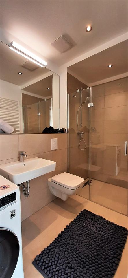 Unbefristet/Non-limited Rooftop Studio Furnished / Dachgeschoss Studio Möbliert – Bild 8