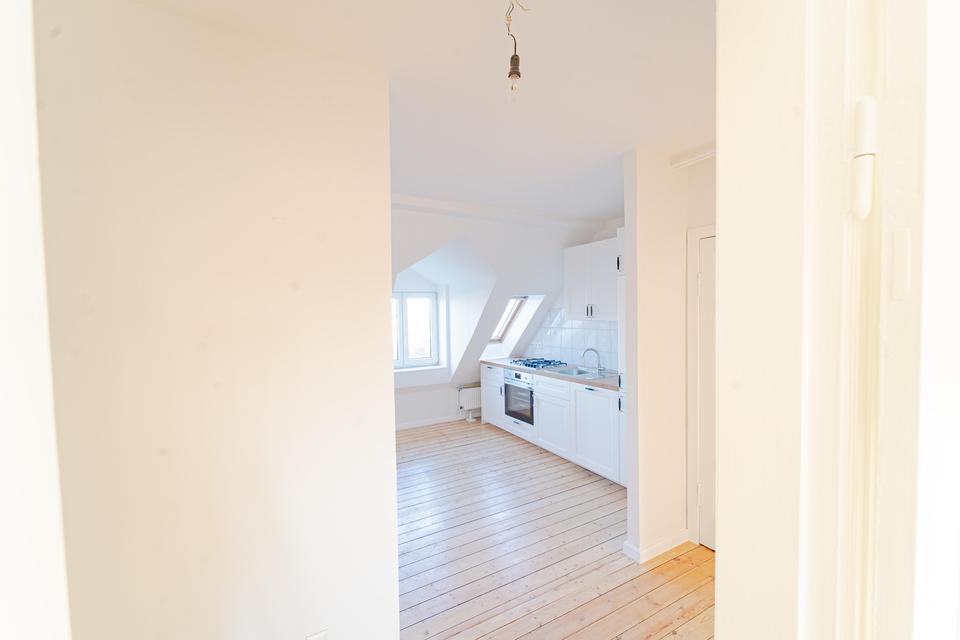 Charmante DG-Wohnung - renoviert, mit neuer EBK und separatem Speicher in Lübeck – Bild 3