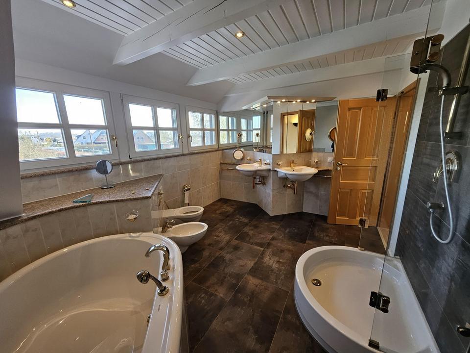 Weide, Wald und Wintergarten - Ein Traumhaus unterm Reetdach – Bild 37