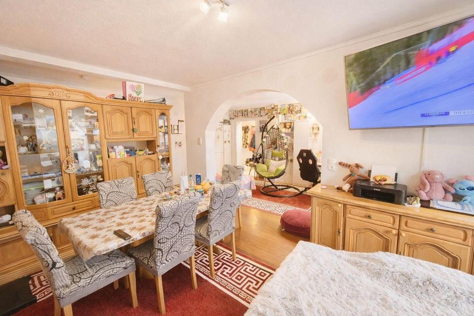 Charmante 3-Zimmer-Erdgeschosswohnung mit Loggia, EBK und Tiefgarage in zentraler Lage von Kelkheim – Bild 4