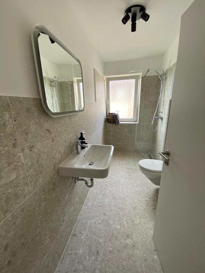 Modernes, möbliertes WG-Zimmer in Nürnberg mit Internet – Bild 3