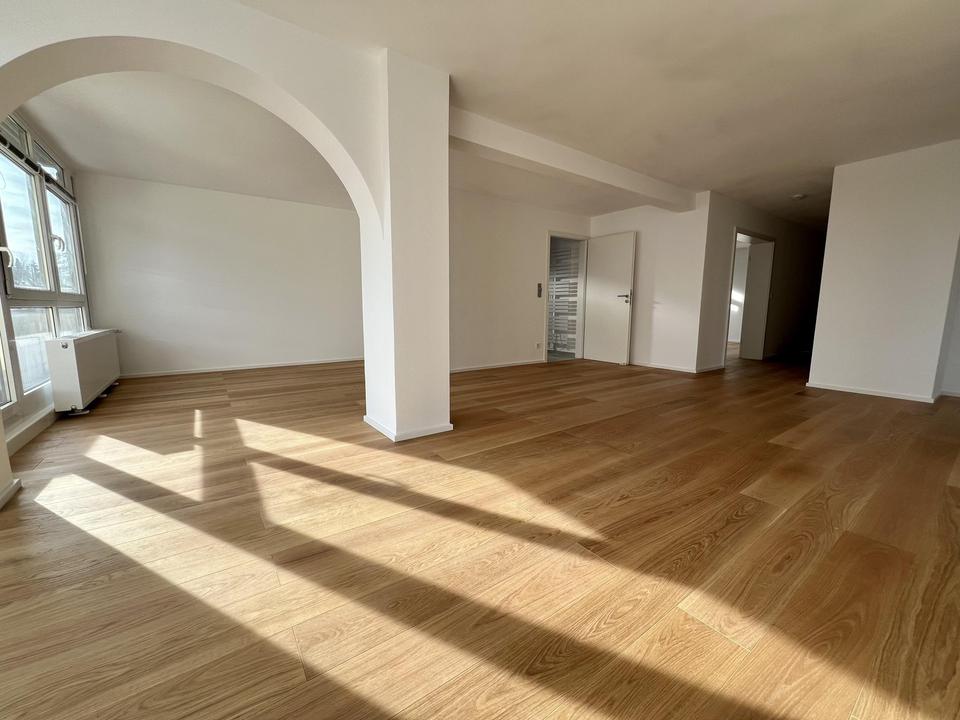 Sonniges Penthouse mit 3 traumhaften Terrassen | kernsaniert | provisionsfrei – Bild 2