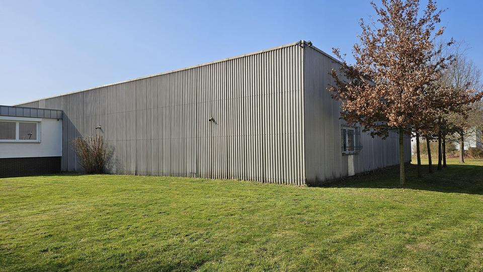Firmenhalle / Industriehalle mit Bürotrakt – Bild 25