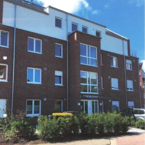 Ruhige Innenstadtlage, sichere Rendite: Neuwertige 2‑Zimmer‑Wohnung mit Tiefgarage & Aufzug