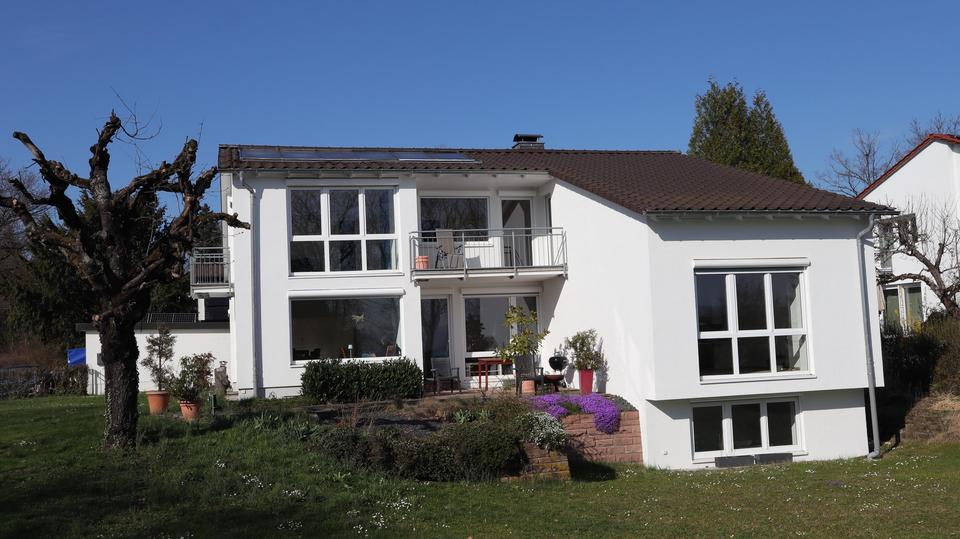 Großzügiges, modernisiertes Haus in sonniger Südlage