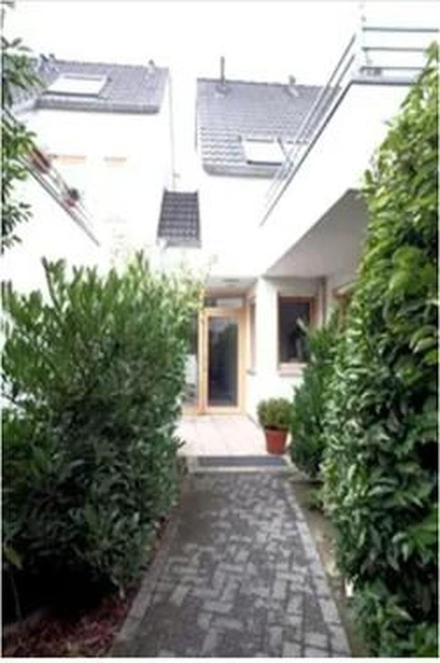 private Gartenwohnung mitten in Osterath