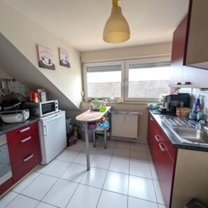 Ohne Provision - Ansprechende DG-Wohnung mit Balkon, Stellplatz & Tageslichtbad