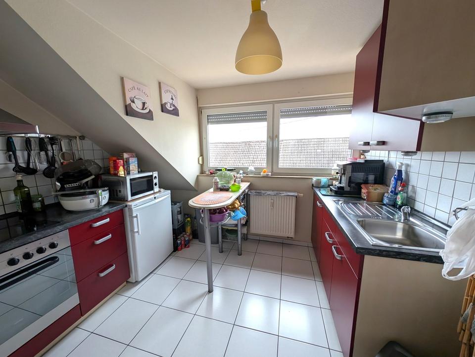 Ohne Provision - Ansprechende DG-Wohnung mit Balkon, Stellplatz & Tageslichtbad