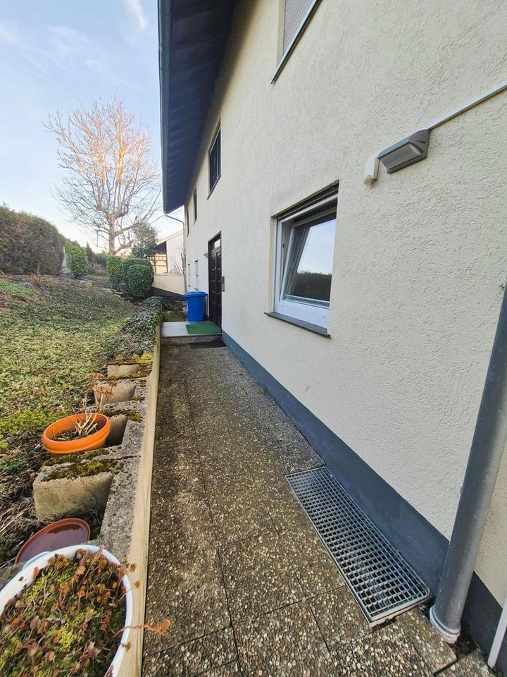 Attraktive 2 Zi, Kü, Bad, Terrasse + kl. Garten und KFZ Stellplatz – Bild 4