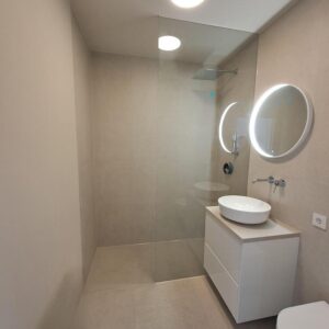 Elegantes LUXUS 1,5 Zimmer Apartment hochwertigst kpl. saniert, Parkett, Vollküche, Traumausblick