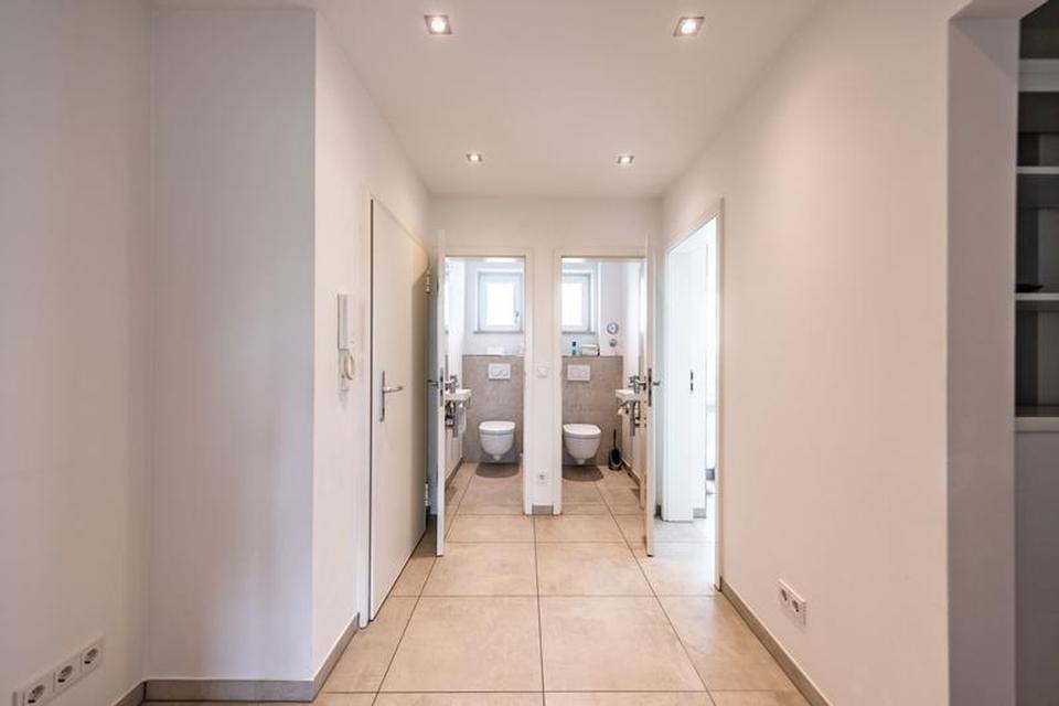 Wohnen mit Blick auf das Maximilianeum! Sanierte 2,5-Zimmer-Wohnung mit zwei Balkonen - sofort frei! – Bild 11